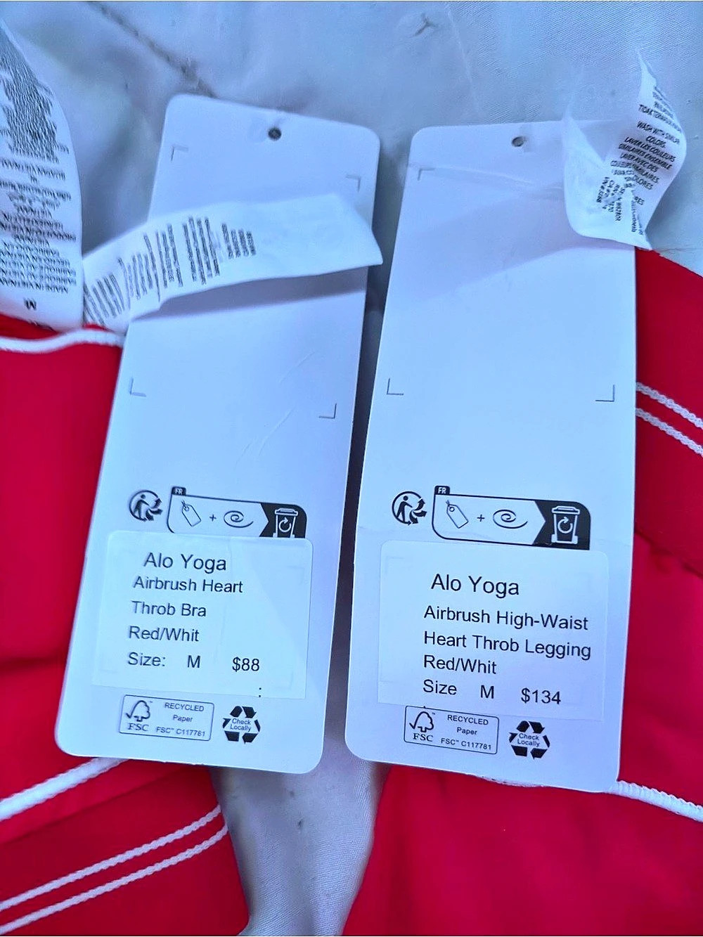 Alo Yoga Airbrush Heart Throb Set (Bra & High-Waist Legging) Red & White Medium - Picture 2 of 4